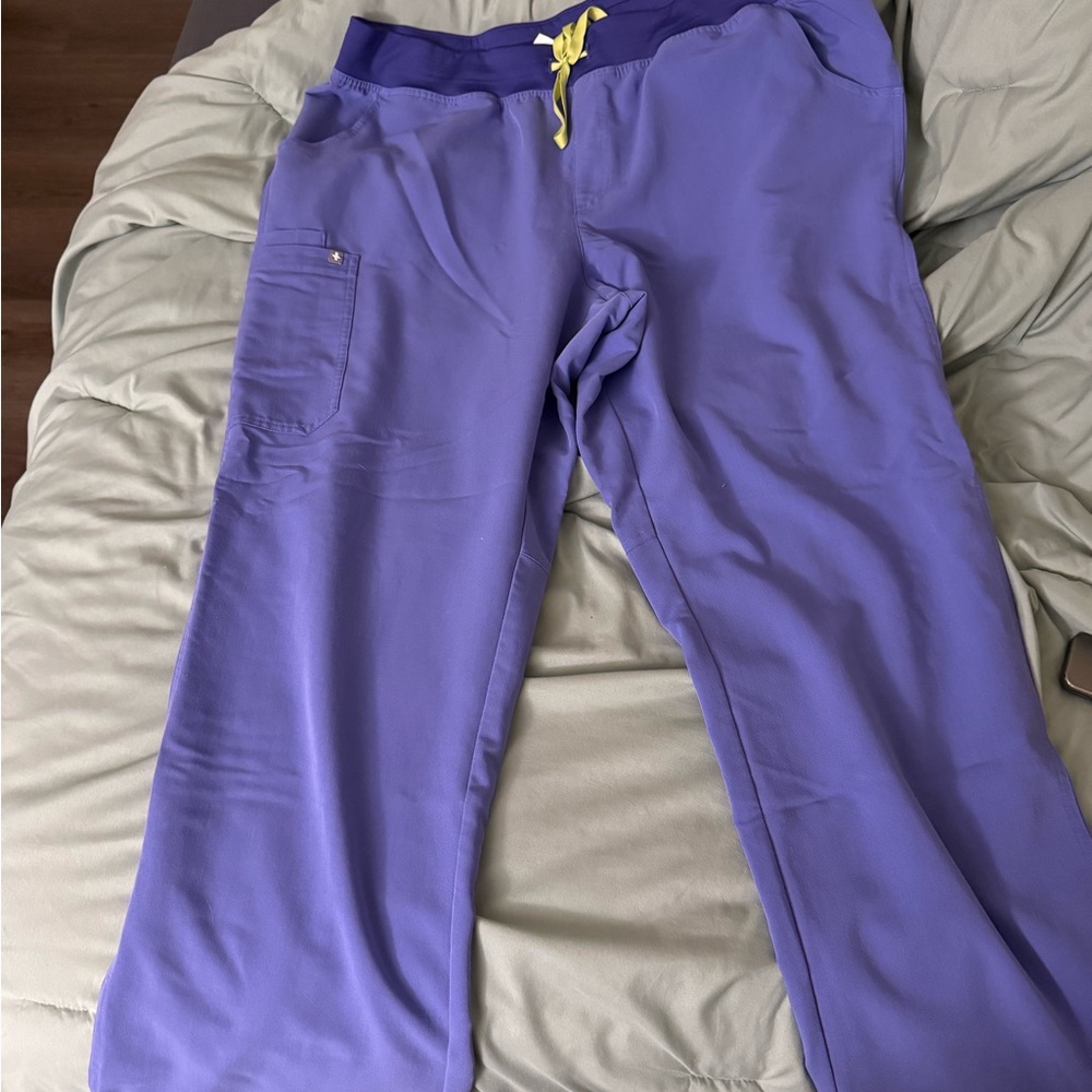 Figs Set (Top/Bottom) - image 3